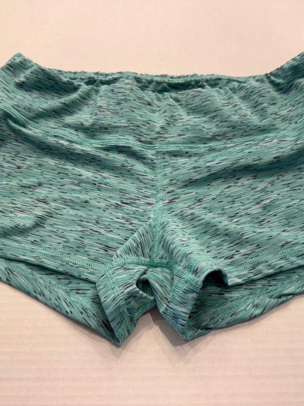 FLEO Mint Shorts | 2.5" Inseam | Size Large | EUC - Picture 2 of 3
